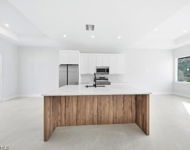 11607 Pawley Avenue - Photo Thumbnail 9