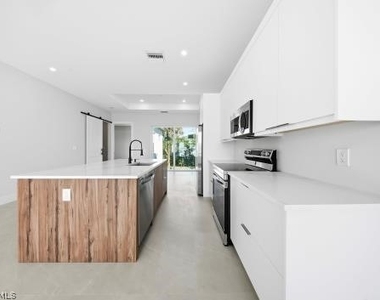 11607 Pawley Avenue - Photo Thumbnail 5