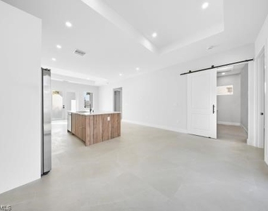 11607 Pawley Avenue - Photo Thumbnail 8