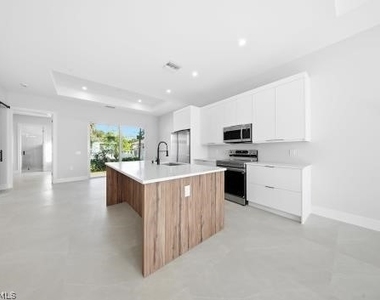 11607 Pawley Avenue - Photo Thumbnail 7