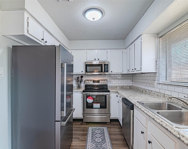 4606 Fitzwater Drive - Photo Thumbnail 15