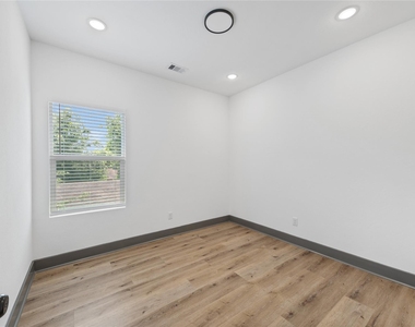 6813 Parkhurst Drive - Photo Thumbnail 8