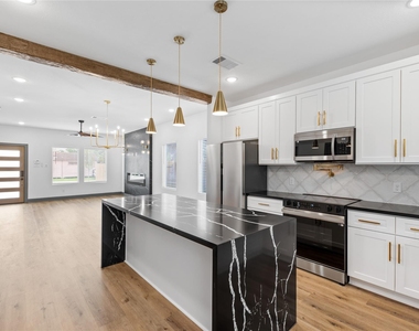 6813 Parkhurst Drive - Photo Thumbnail 4