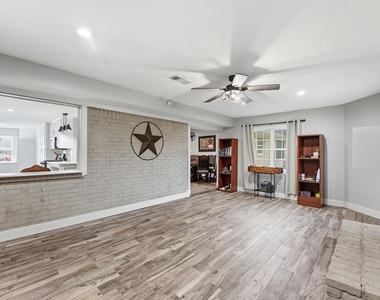 431 Dover Lane - Photo Thumbnail 7