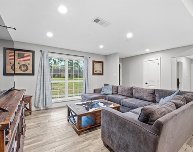 431 Dover Lane - Photo Thumbnail 3