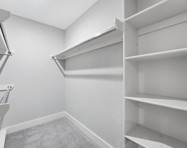 431 Dover Lane - Photo Thumbnail 13