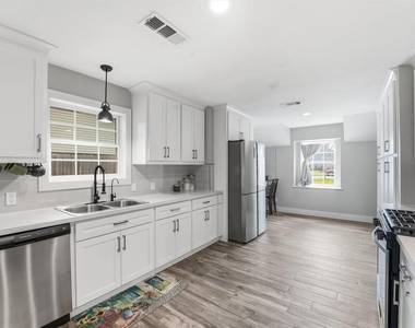 431 Dover Lane - Photo Thumbnail 4