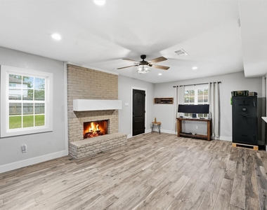 431 Dover Lane - Photo Thumbnail 6