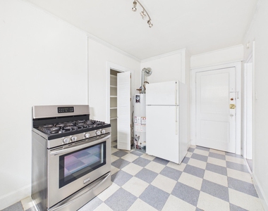 1920 Richmond Avenue - Photo Thumbnail 13