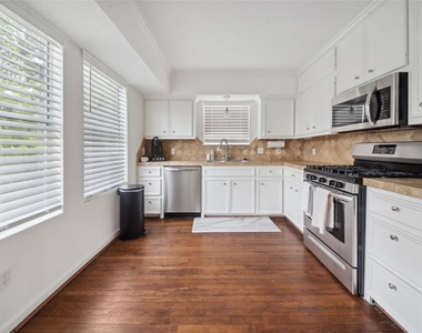 1105 Tulane Street - Photo Thumbnail 7