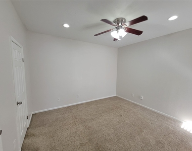 2025 Augusta Drive - Photo Thumbnail 12
