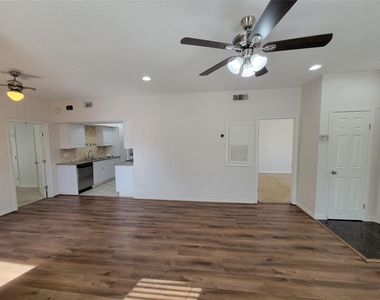 2025 Augusta Drive - Photo Thumbnail 9