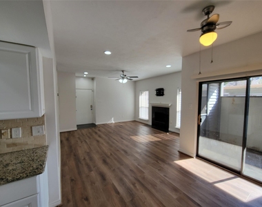 2025 Augusta Drive - Photo Thumbnail 6