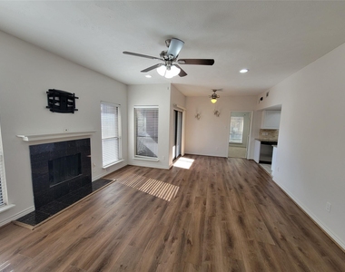 2025 Augusta Drive - Photo Thumbnail 4