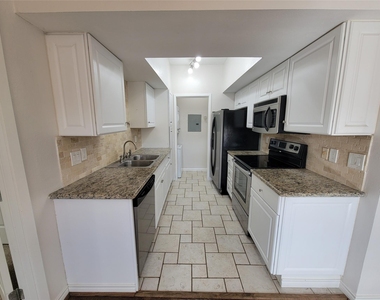 2025 Augusta Drive - Photo Thumbnail 3