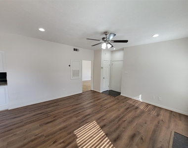 2025 Augusta Drive - Photo Thumbnail 11