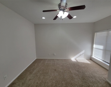 2025 Augusta Drive - Photo Thumbnail 13