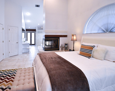 101 Island Grove Drive - Photo Thumbnail 22