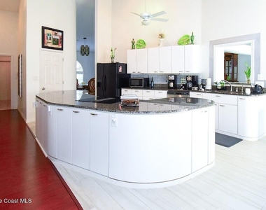 101 Island Grove Drive - Photo Thumbnail 12