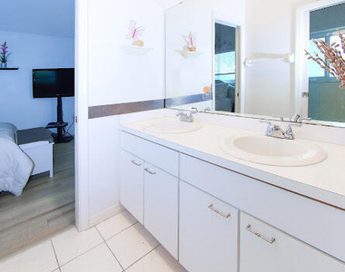101 Island Grove Drive - Photo Thumbnail 34