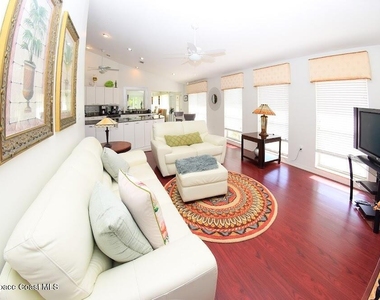 101 Island Grove Drive - Photo Thumbnail 17