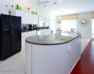 101 Island Grove Drive - Photo Thumbnail 10