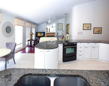 101 Island Grove Drive - Photo Thumbnail 15