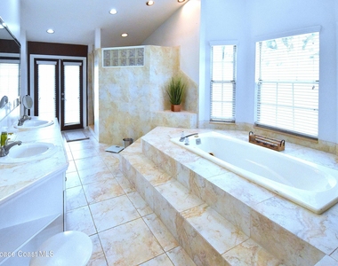 101 Island Grove Drive - Photo Thumbnail 26
