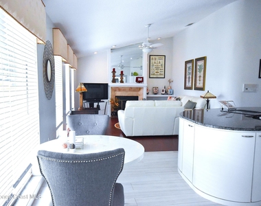 101 Island Grove Drive - Photo Thumbnail 13