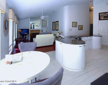 101 Island Grove Drive - Photo Thumbnail 14