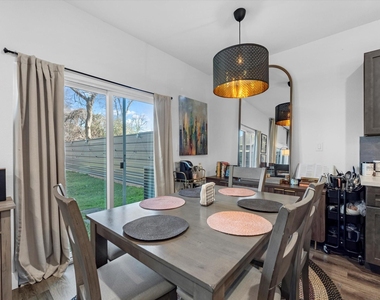 2222 Wavell Street - Photo Thumbnail 10