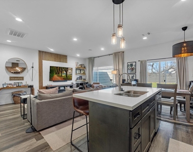 2222 Wavell Street - Photo Thumbnail 9