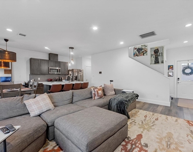 2222 Wavell Street - Photo Thumbnail 3