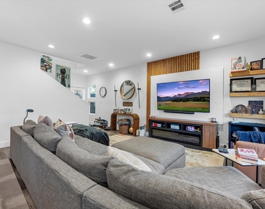 2222 Wavell Street - Photo Thumbnail 5