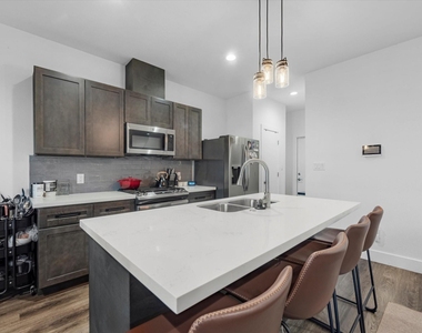 2222 Wavell Street - Photo Thumbnail 6