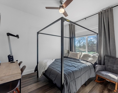 2222 Wavell Street - Photo Thumbnail 21