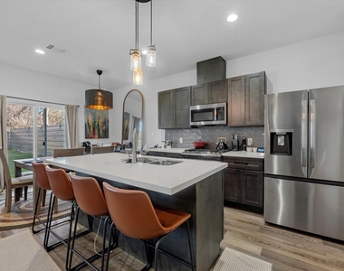 2222 Wavell Street - Photo Thumbnail 7