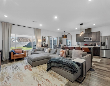 2222 Wavell Street - Photo Thumbnail 2