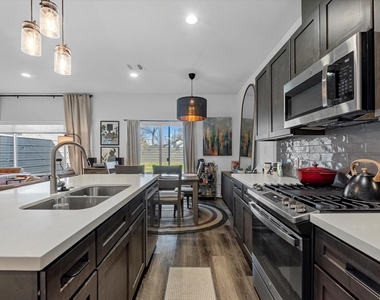 2222 Wavell Street - Photo Thumbnail 8
