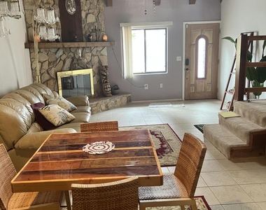 8154 Ridgewood Avenue - Photo Thumbnail 5