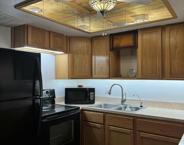 8154 Ridgewood Avenue - Photo Thumbnail 8