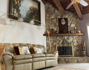 8154 Ridgewood Avenue - Photo Thumbnail 4