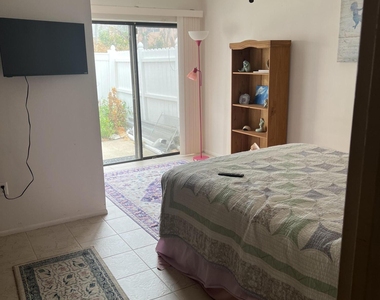 8154 Ridgewood Avenue - Photo Thumbnail 13