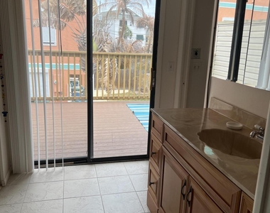 8154 Ridgewood Avenue - Photo Thumbnail 19