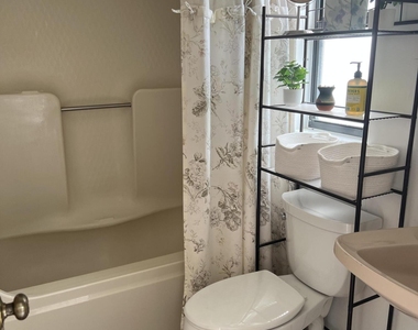 8154 Ridgewood Avenue - Photo Thumbnail 14