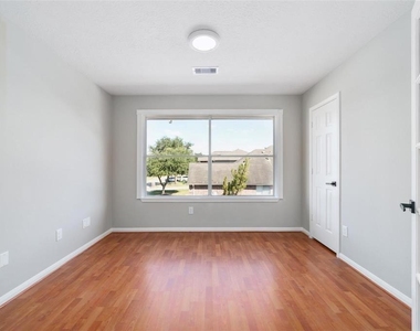 457 Corridor Way - Photo Thumbnail 23