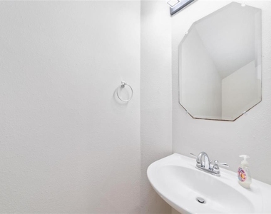 457 Corridor Way - Photo Thumbnail 17