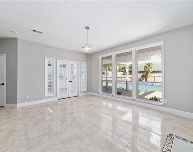457 Corridor Way - Photo Thumbnail 12