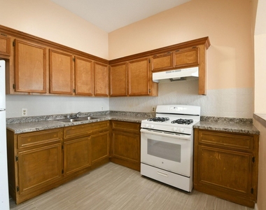 5817 Gaston Street - Photo Thumbnail 3