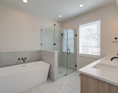 5309 Donovan Gardens Lane - Photo Thumbnail 11